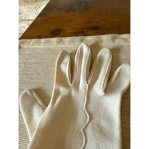 Vintage 1960s White Cotton Gloves – Scalloped Stitch Dress Gloves, Mid Length - Picture 2 of 13